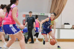 Sènior Femení Gala Perfumeries en un partit.