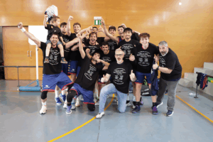 El Sènior B celebrant l'ascesn a Copa Catalunya