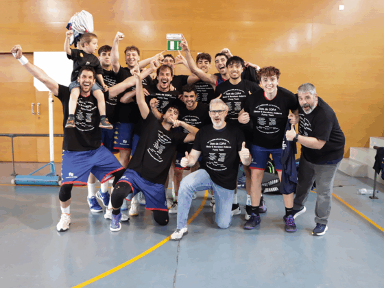 El Sènior B celebrant l'ascesn a Copa Catalunya