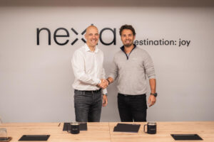 Gorka Aixàs i Gerard Montané en la signatura del contracte de patrocini amb Nexta