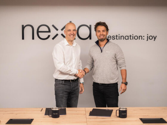 Gorka Aixàs i Gerard Montané en la signatura del contracte de patrocini amb Nexta