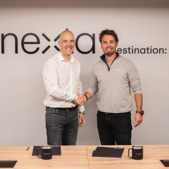 Gorka Aixàs i Gerard Montané en la signatura del contracte de patrocini amb Nexta